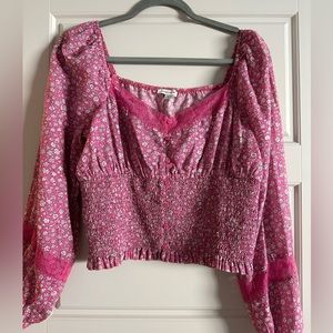 American eagle pink floral top! With sleeve detail!